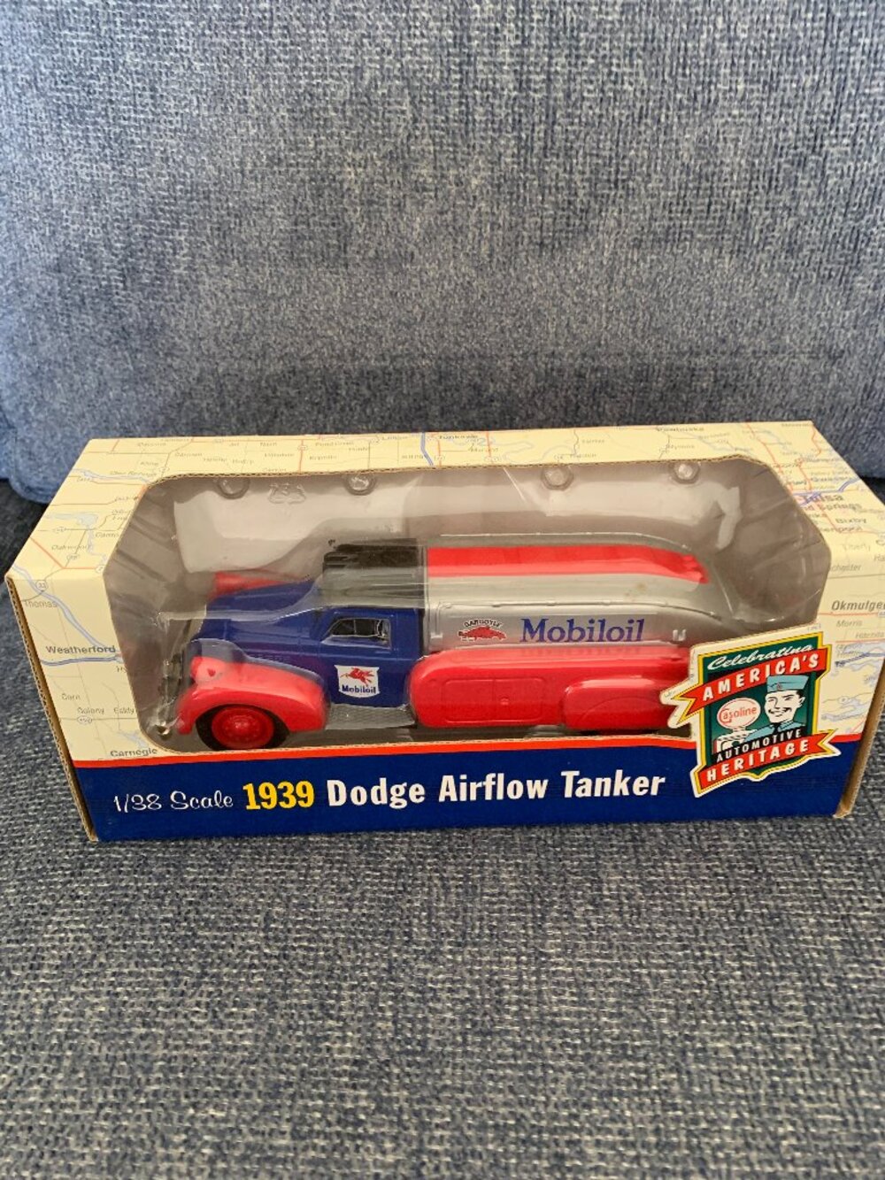 1939 DODGE AIRFLOW TANKER ERTL BANK NIB